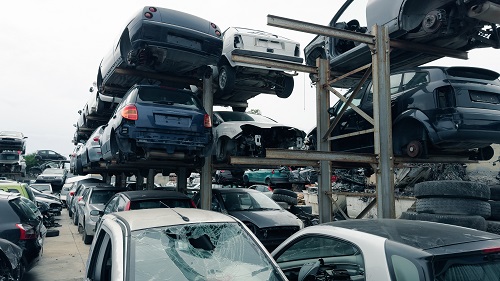 des voitures à la casse